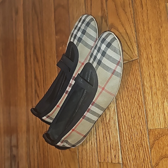 Girl's Burberry Mini Grace slip on flats size 34 - Picture 2 of 8